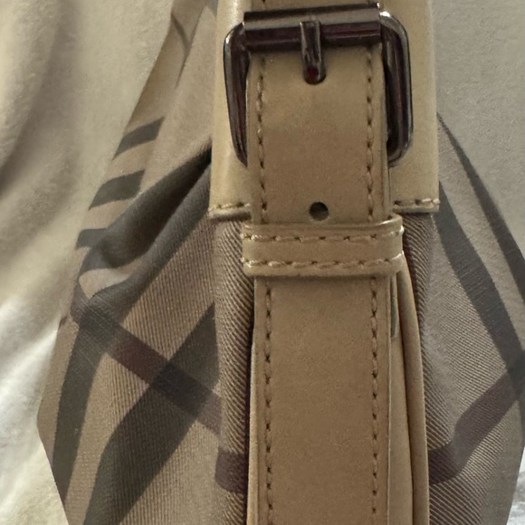 Burberry Cream and Brown Shoulder Bag with Classic‎ Plaid Design excellent cond - Picture 14 of 14